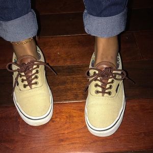 VANS SIZE 6